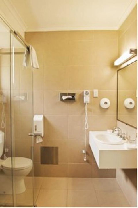 Classic Twin-bed Room 2 In Oakleigh - New Castle Holiday 3