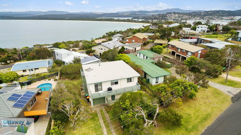 Cliffhanger - Pet Friendly - New Castle Holiday 0