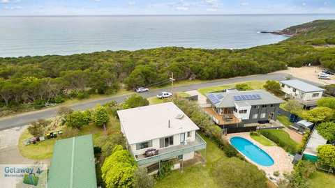 Cliffhanger - Pet Friendly - New Castle Holiday 2