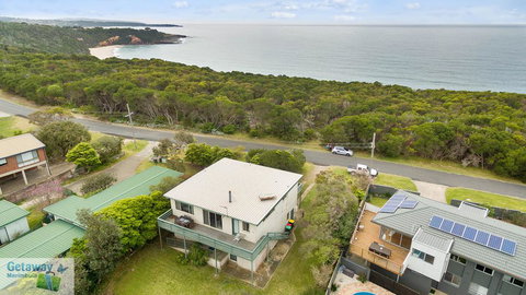 Cliffhanger - Pet Friendly - New Castle Holiday 1