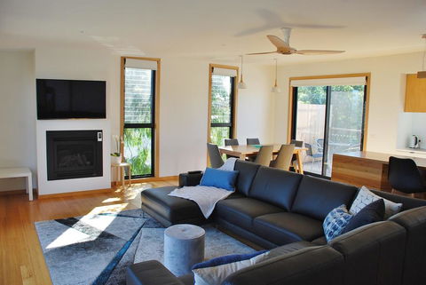 COASTAL BEAUTY ON BRUCE - New Castle Holiday 3