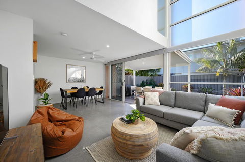 Coastal Living At Wikis - New Castle Holiday 0