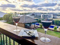 Coastal Paradise Holiday Home Swimming Pool  WiFi