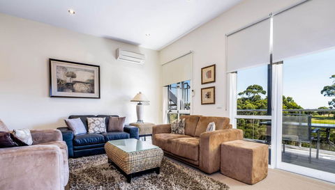 COASTAL SOUL VILLA @ BROADBEACH - New Castle Holiday 3