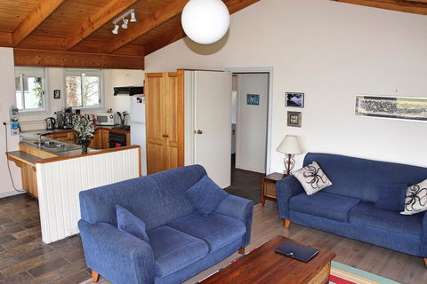 Cockatoo Cabin - New Castle Holiday 1