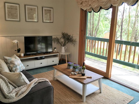 Cockatoo Cottages - New Castle Holiday 0