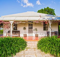 Cockfighters Ghost Vineyard Accommodation - New Castle Holiday