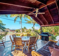 Coconut Grove Holiday House - New Castle Holiday