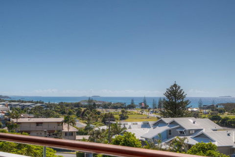 Coffs Jetty Beach House - New Castle Holiday 0