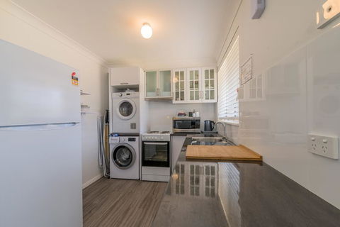 Cole House Apartments - New Castle Holiday 1