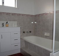 Cole House Apartments - New Castle Holiday