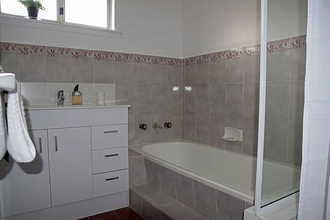 Cole House Apartments - New Castle Holiday 0
