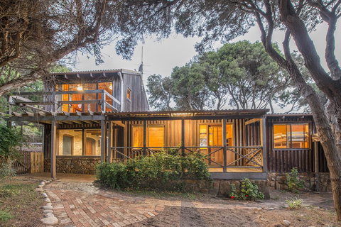 Coleys Beach House Yallingup - New Castle Holiday 2