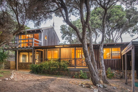 Coleys Beach House Yallingup - New Castle Holiday 1