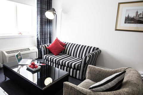 Collins Hotel - New Castle Holiday 3