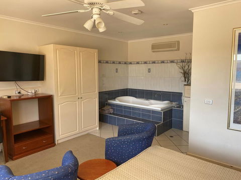 Comfort Inn & Suites Augusta Westside - New Castle Holiday 3