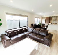Comfortable 4BR 2Bath House Tarneit Melbourne - New Castle Holiday