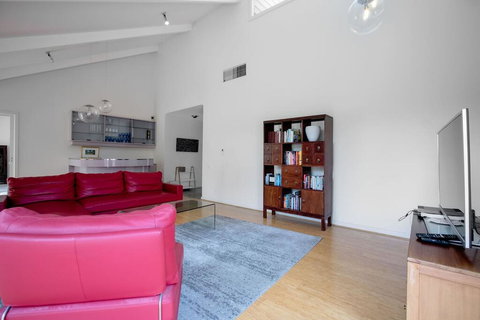 Comfy Holiday House With Pool@Rosanna - New Castle Holiday 3