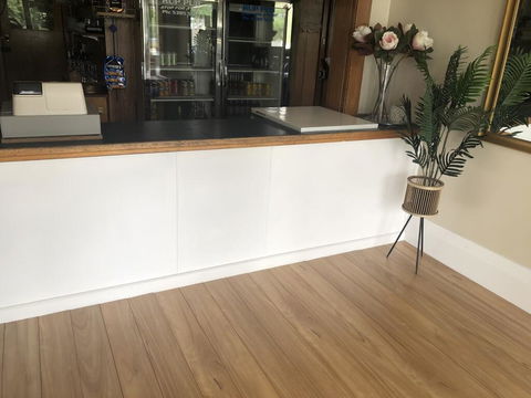 Commercial Hotel - New Castle Holiday 1