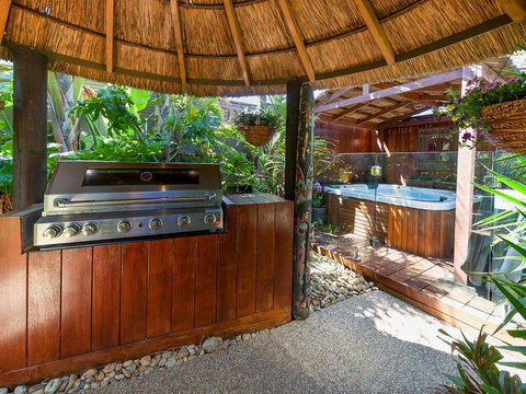 Como Palm Retreat - Tropical Oasis - New Castle Holiday 3