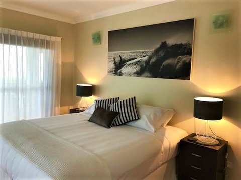 Compass Point 8 - New Castle Holiday 0