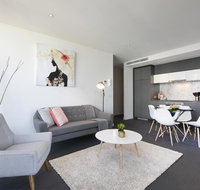 Complete Host Wrap Apartments - New Castle Holiday