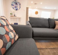 Contemporary Esprit with river reserve access - New Castle Holiday