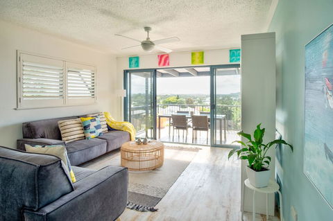 Coolum Beach 3 Level Townhouse Private Rooftop Terrace Spa Overlooking Mount Coolum - New Castle Holiday 2