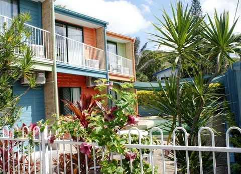 Coolum Budget Accommodation - New Castle Holiday 0