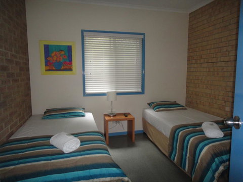 Coolum Budget Accommodation - New Castle Holiday 3