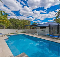 Coolum House Pet Friendly - New Castle Holiday