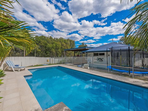 Coolum House, Pet Friendly - New Castle Holiday 0