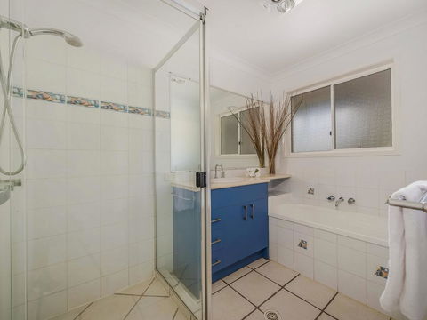 Coolum House, Pet Friendly - New Castle Holiday 2