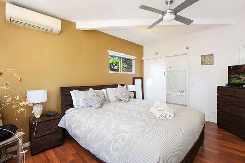 Coolum Retreat, Pet Friendly, Sunshine Coast Holiday House - New Castle Holiday 3