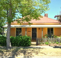 Cooma Cottage - New Castle Holiday