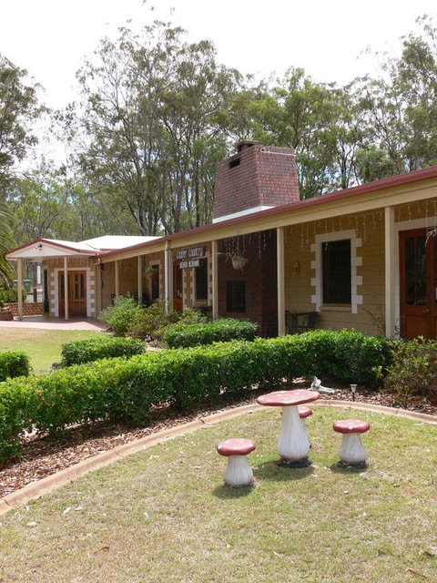 Copper Country Motor Inn & Restaurant - New Castle Holiday 3