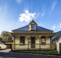 Corinda Contemporary - New Castle Holiday