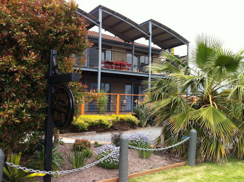 Corinella On The Esplanade Bed & Breakfast - New Castle Holiday 0