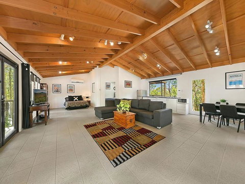 Corroboree Spa Cabin- Eaglereach - New Castle Holiday 0