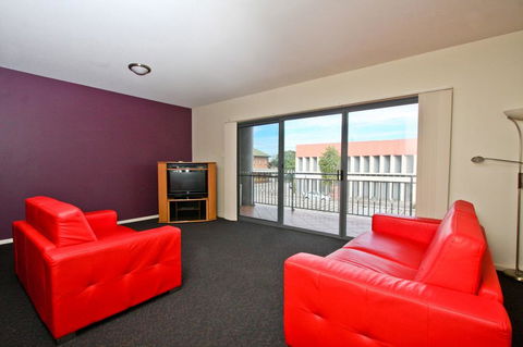 Cosmopolitan Apartments - New Castle Holiday 2