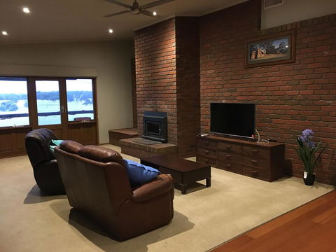 Country Farm House Close To Ballarat - New Castle Holiday 3