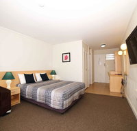 Country Gardens Motel - New Castle Holiday