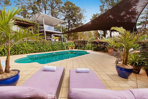 COUNTRY MEETS THE BAY - MOUNT ELIZA - New Castle Holiday 0