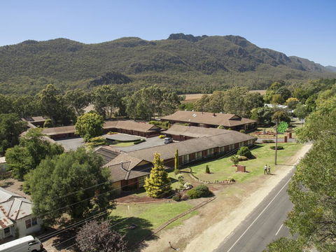 Country Plaza Halls Gap - New Castle Holiday 0