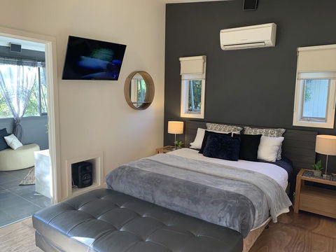 Couples Private Spa Retreat - New Castle Holiday 0