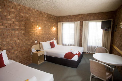 Courtyard Motor Inn - New Castle Holiday 2