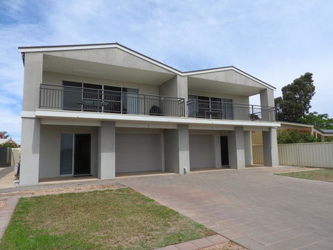 Cowell Holiday Accommodation With Harbour Views - New Castle Holiday 0