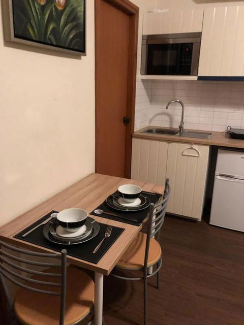 CozyStudioUnit In BeverlyHills (Train Accessible) - New Castle Holiday 3