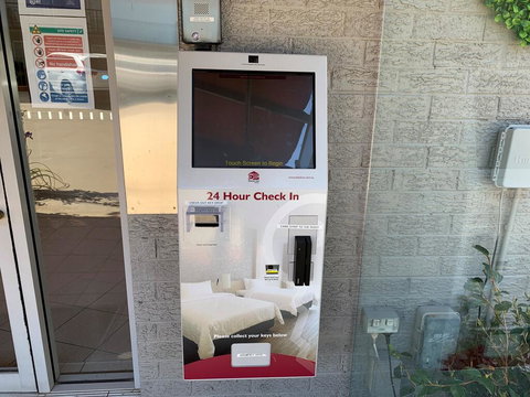 Crest Motor Inn - New Castle Holiday 1