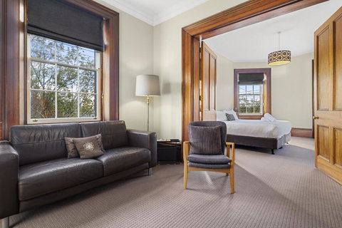 Cromwell Apartment - 3 Red Doors Battery Point - New Castle Holiday 1